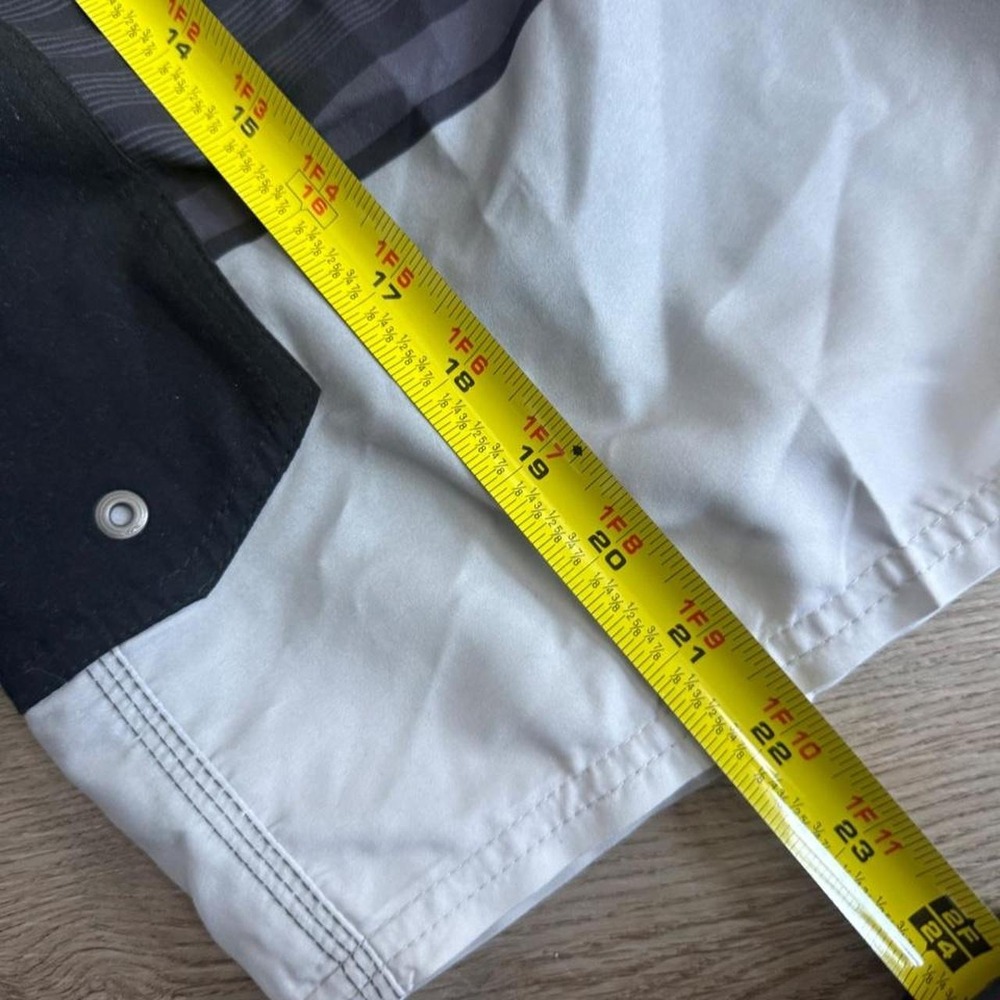 ONeill Mens Black White Gray Striped Board Shorts Adjustable Waist Size 38 - Picture 2 of 3